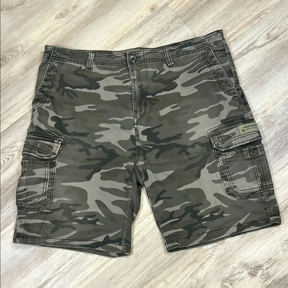 Men’s Unionbay Cotton Blend Gray Camouflage 6 Pocket 10” Utility Cargo Shorts 42